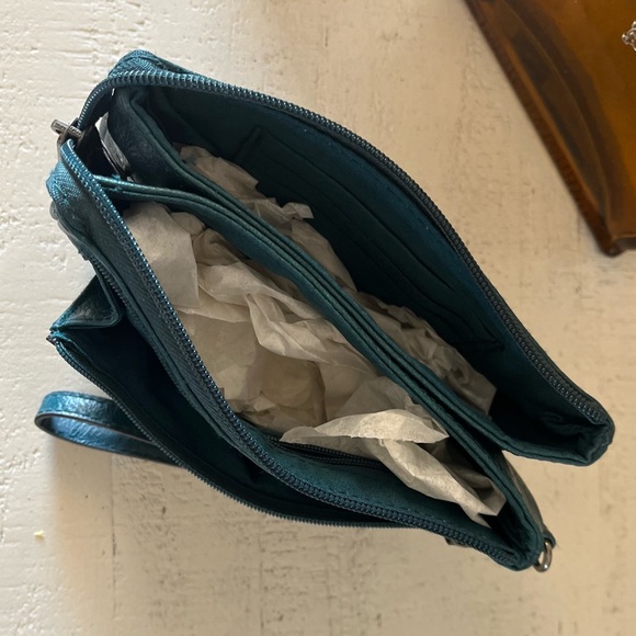 Vintage/Discontinued Liz Claiborne Dark Teal Green Pebbled Wristlet Clutch - Picture 8 of 13